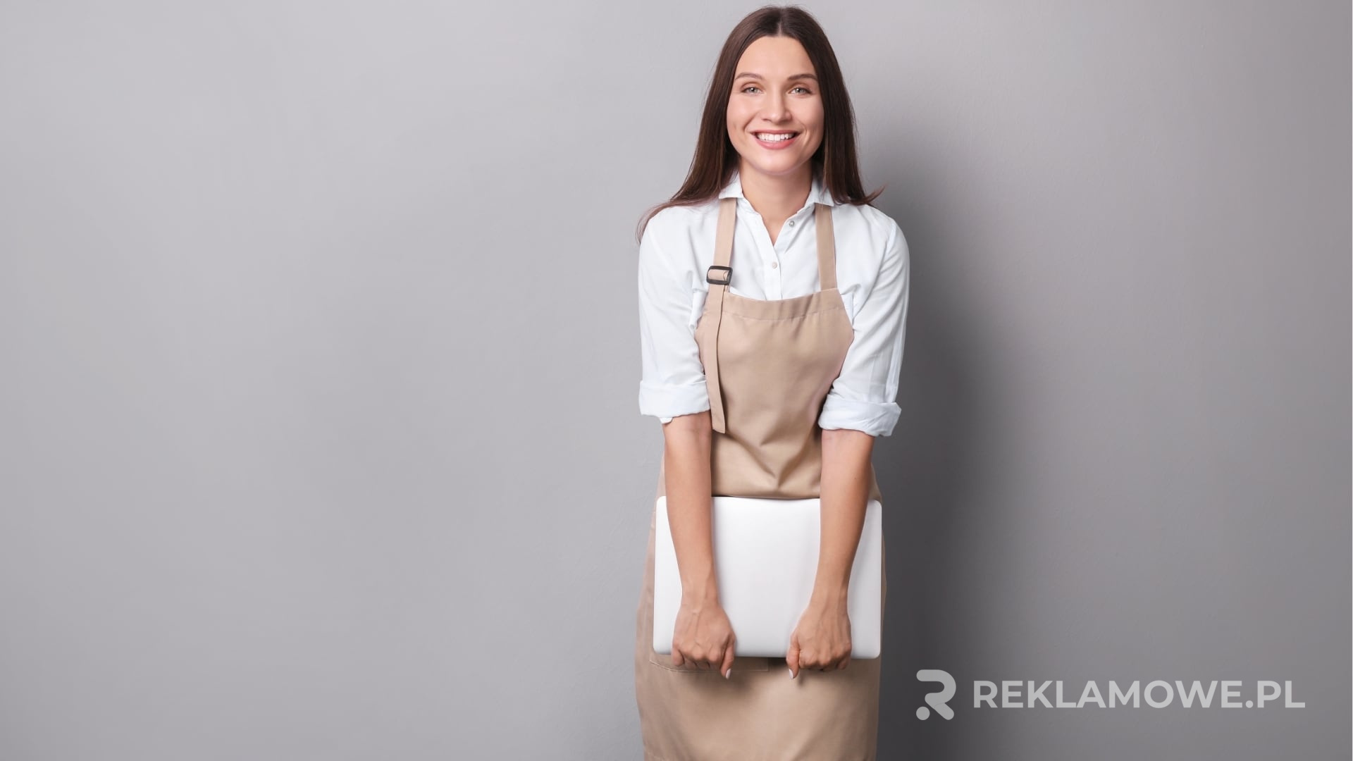 Fartuch reklamowy w trakcie projektowania